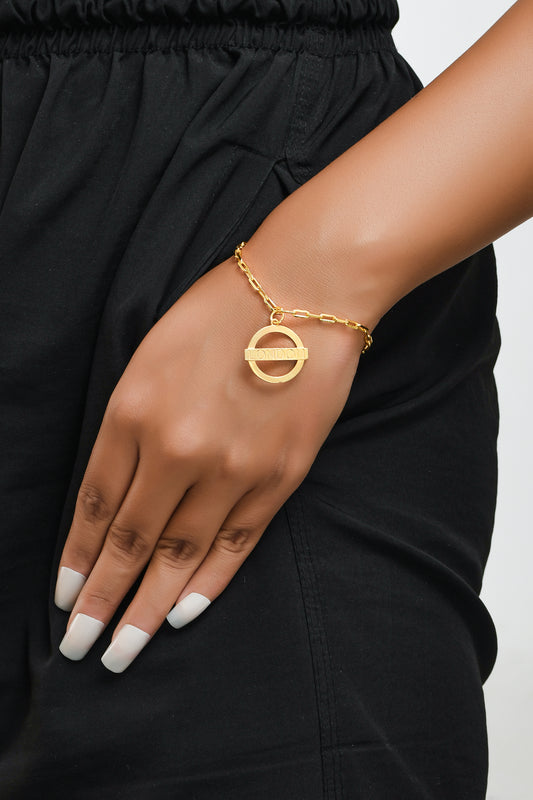 London Medium Bracelet – Gold – A tribute to London’s essence – elegant handcrafted jewellery inspired by its iconic cityscape, styled on a model hand