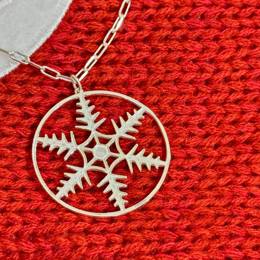 SnowFlake Pendant Necklace - Silver