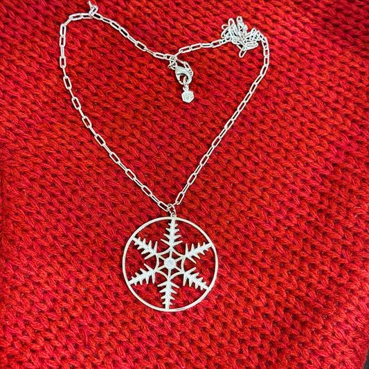 SnowFlake Pendant Necklace - Silver